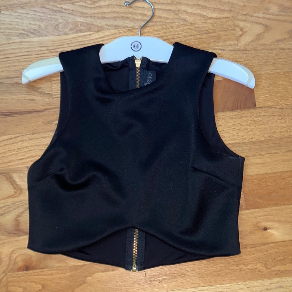 Black crop top